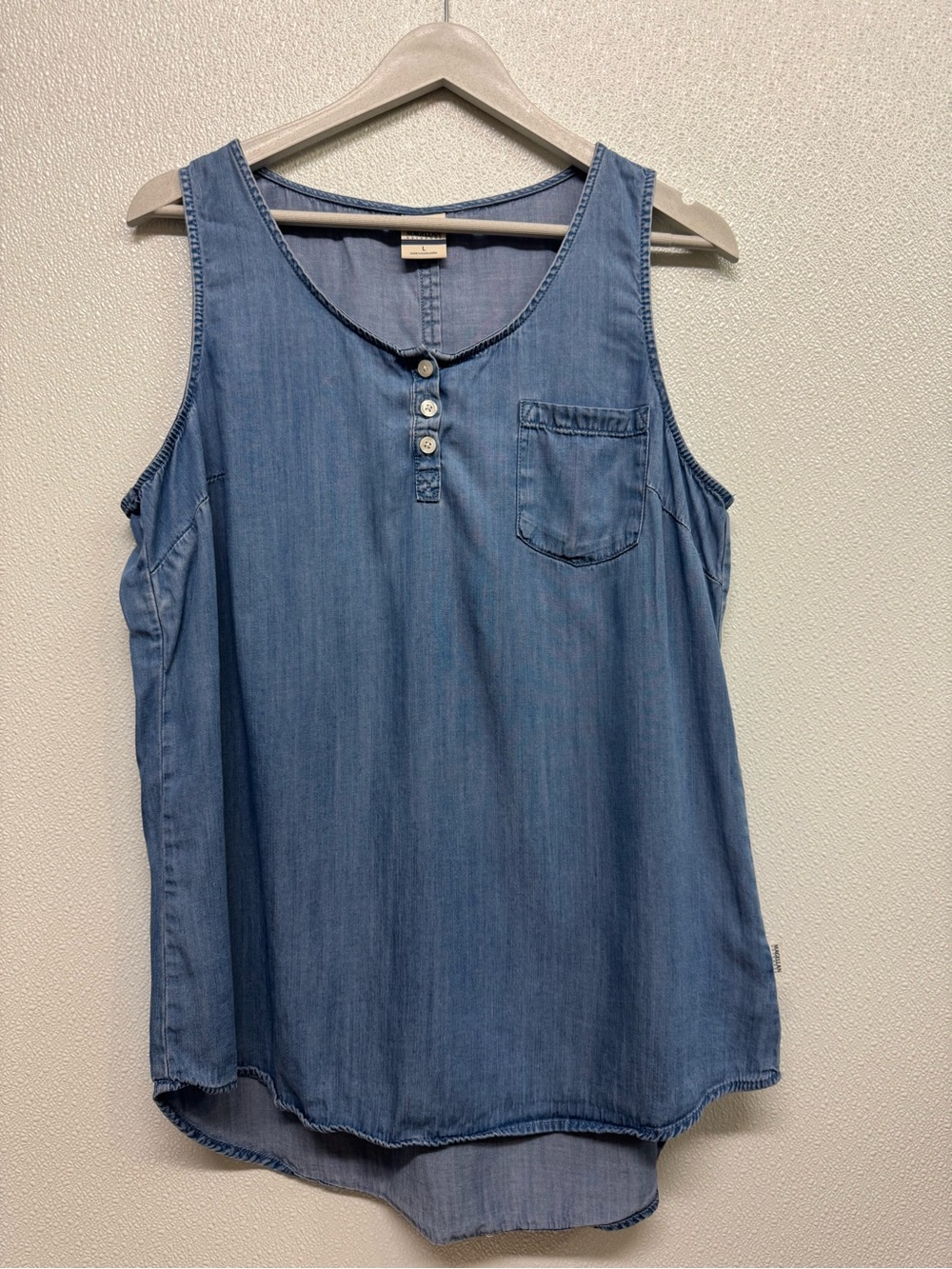 Magellan Outdoors Light Blue Denim Chambray Tank with Pocket (D-48)